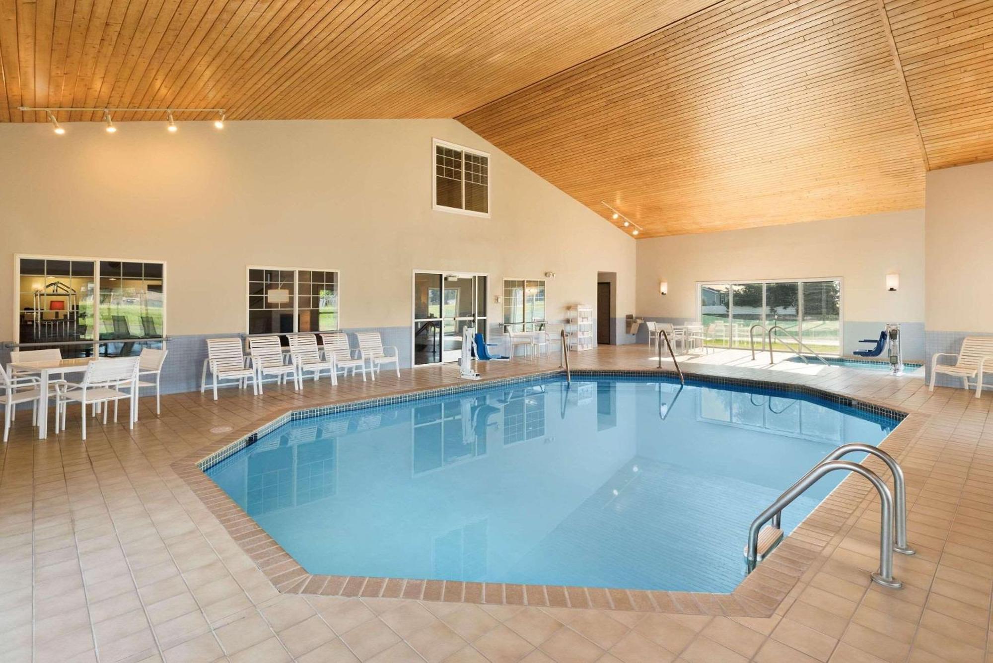 Country Inn & Suites By Radisson, Chippewa Falls, Wi מראה חיצוני תמונה