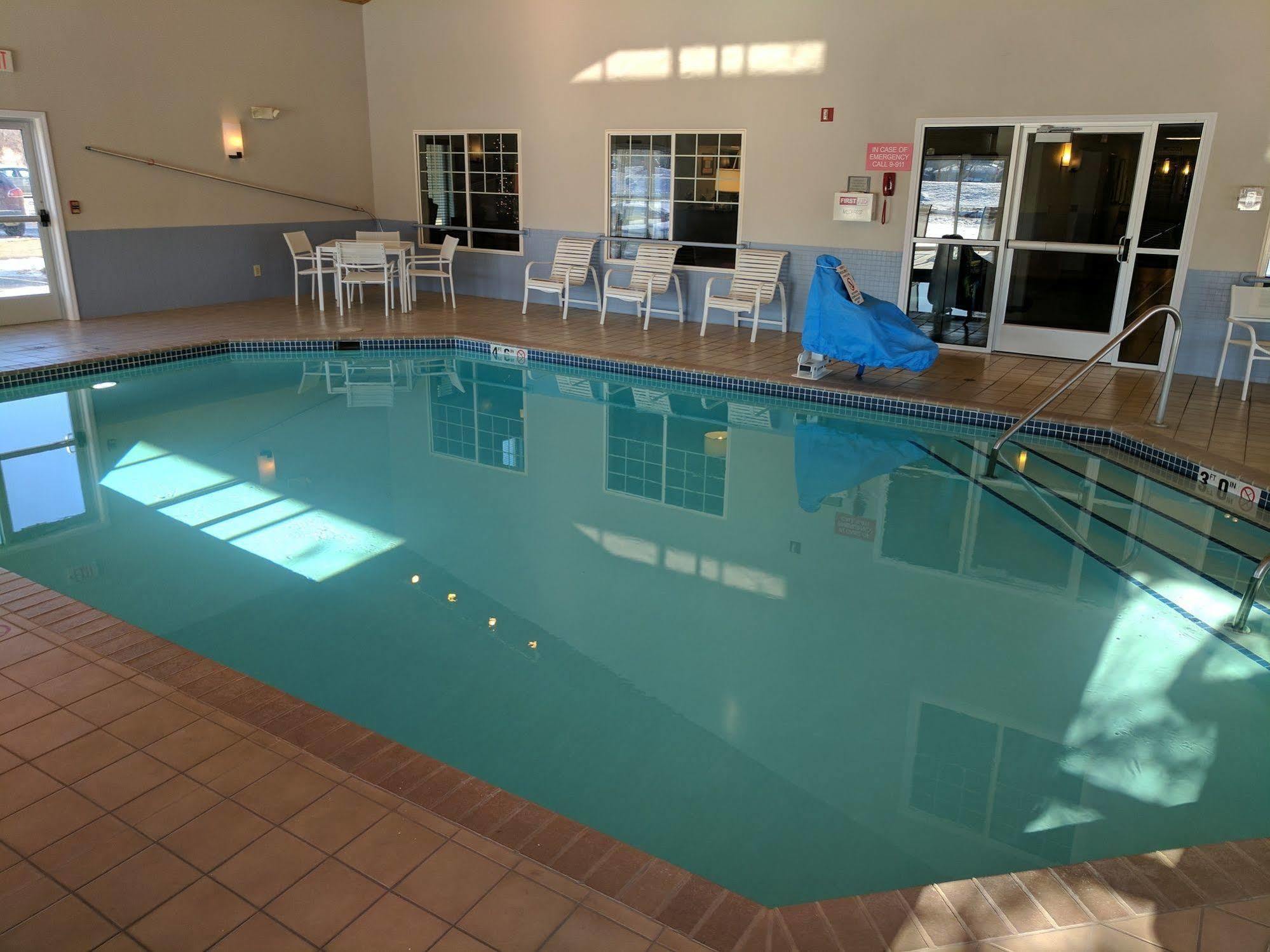 Country Inn & Suites By Radisson, Chippewa Falls, Wi מראה חיצוני תמונה